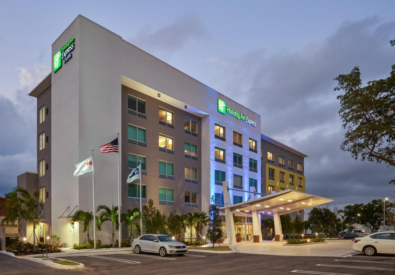 Holiday Inn Express Doral Miami, An Ihg Hotel Exterior foto